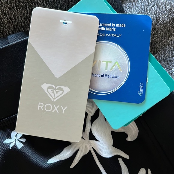 NWT Roxy Swim Technical Shorts sz S - Picture 2 of 7